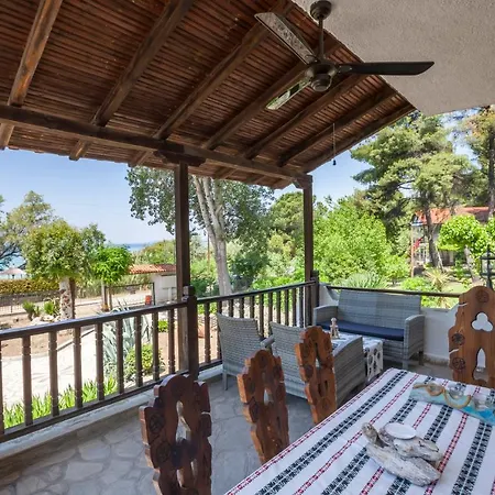 Traditional Beachfront In Kalogria! בית נופש