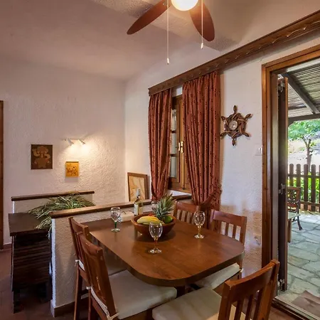 Traditional Beachfront In Kalogria! בית נופש *