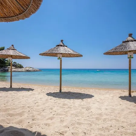 펜션 Traditional Beachfront In Kalogria!