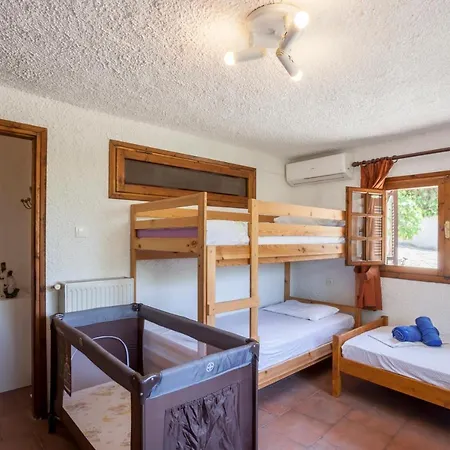 Traditional Beachfront In Kalogria! Feriehus *